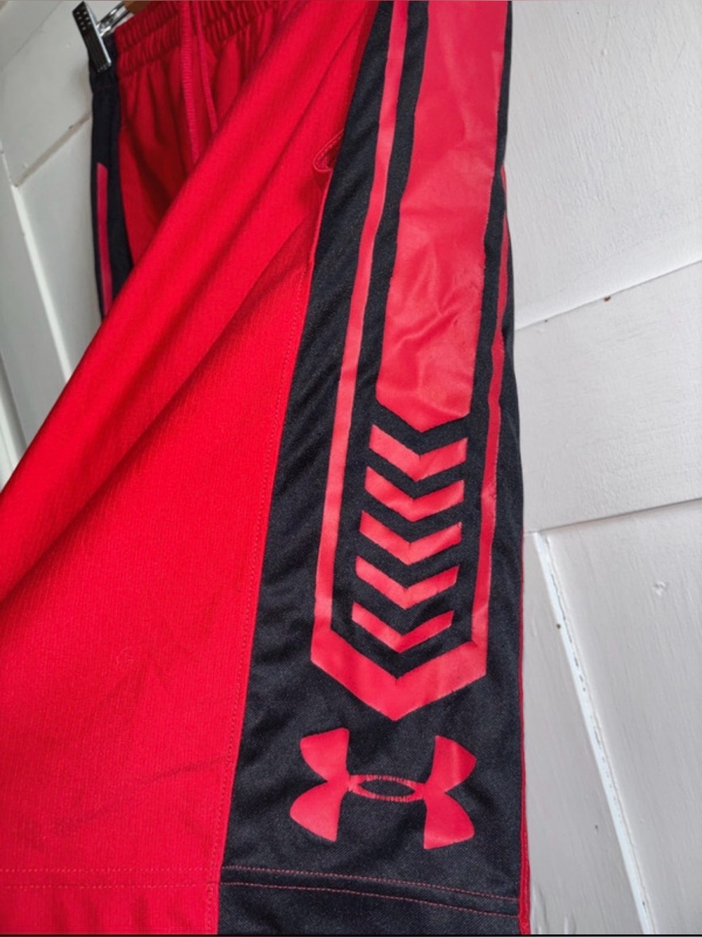 Under Armour Mens Basketball Athletic Sports Shorts Red Black Mesh Size Small - Picture 3 of 11